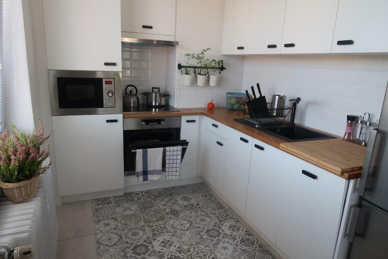 Hniezdo V Raji 1 - Luxurious Apartment 3 Min Walk To City Center Spišská Nová Ves المظهر الخارجي الصورة